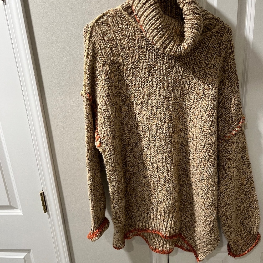 Free People woman’s sweater Sz M